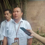 Ketua KONI Kabupaten Kediri, Dedi Kurniawan, saat memberi keterangan kepada wartawan. Foto: Ist
