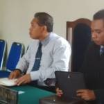 Nurbaedah (kiri), selaku Kuasa Hukum Wali Kota Kediri, saat menghadapi persidangan. foto: arif kurniawan/BANGSAONLINE