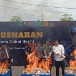 Pemusnahan barang kena cukai ilegal di Kabupaten Pasuruan.

