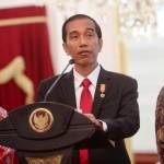 Presiden Jokowi bersama Ketua Umum DPP PAN Zulkifli Hasan dan Ketua Umum DPP Hanura Wiranto saat pengumuman PAN bergabung dan mendukung pemerintahan Jokowi di Istana Merdeka Jakarta. Foto: liputan6  