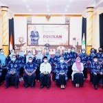 Wawali Mas Adi foto bersama para pengurus Forikan Kota Pasuruan.