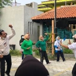 Cabup nomor urut 1, Moh.Qosim menggelar kampanye olahraga bareng dengan warga Kelurahan Sidokumpul Kecamatan Gresik, Minggu (8/11/2020), pagi. Foto: IST