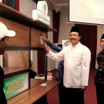 Wali Kota Pasuruan, Saifullah Yusuf, saat meninjau gerobak PKL.
