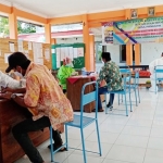 Pelaksanaan tes rapid di Desa Ponggok, Kecamatan Mojo. foto: ist.