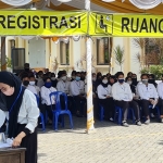 Peserta tes CPNS sebelum melaksanakan ujian, melakukan registrasi paling lambat 15 menit sebelum ujian dilaksanakan. Sedangkan absen kehadiran 90 menit sebelum dilaksanakan.