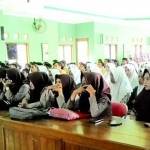 Siswa-siswi setingkat SMA di bawah naungan LP Maarif Lamongan saat mengikuti ESQ.