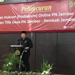 Bupati Jember Hendy Siswanto mengapresiasi peluncuran pos bantuan hukum (posbakum) online dan program tilik desa yang diinisiasi oleh Fakultas Hukum (FH) Universitas Negeri Jember (Unej) bersama Pengadilan Negeri (PN) Jember. (foto: ist)