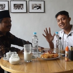 Podcast TV BANGSA dengan narasumber Ketua DPW Organisasi Shiddiqiyyah Jatim Al Hallaj Muhyiddin (kiri).