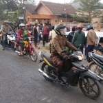 Kondisi minibus elf hingga pukul 10.30 WIB belum bisa dievakuasi.