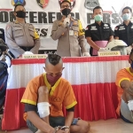 Kapolres Lamongan, AKBP Harun dan dua tersangka.