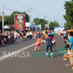 Lomba sepatu roda menghiasi acara car free day di Situbondo. foto: MURSIDI/ BANGSAONLINE