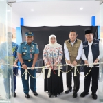 Gubernur Khofifah saat melakukan peresmian SMK Negeri Maritim Lamongan