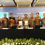 Jajaran Komisaris dan Direksi Solusi Bangun Indonesia dalam RUPS Tahunan yang memutuskan penggunaan 50% dari laba bersih tahun 2025 sebanyak Rp329,3 miliar sebagai dividen bagi pemegang saham.
