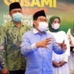 Gus Ami, Ketua Umum PKB saat doorstop dengan sejumlah wartawan, didampingi paslon Pungkasiadi dan Titik Masudah.