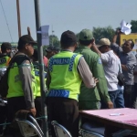 Suasana simulasi pilkades serentak di halaman kantor Pemkab Gresik beberapa waktu lalu. foto: SYUHUD/ BANGSAONLINE