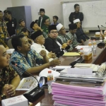 Para ulama saat hearing di DPRD Kota Surabaya.