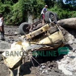 Sejumlah truk yang masih terjebak di Sungai Ngobo, Kecamatan Puncu, Kabupaten Kediri.