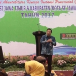 Bupati Gresik Sambari saat evaluasi AKIP.