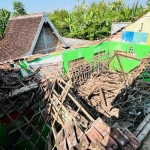 Kondisi bangunan sekolah TK Wahyu Arum yang mengalami kerusakan usai diguyur hujan deras.