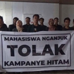 Aliansi mahasiswa di Nganjuk saat deklarasi tolak kampanye hitam.