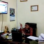Ahmad Hafid, Kepala Disnak Bangkalan saat mengikuti rakor dengan Kementan yang digelar secara virtual, Selasa (7/4).