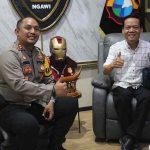 Kapolres Ngawi, AKBP Dwiasi Wiyatputerasaat menerima kunjungan dan berkeliling dengan Hariyanto pemilik Hargo Dumilah Group, Senin (17/10/2022) sore..