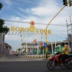 Swalayan Borobudur di Jl Gus Dur Kabupaten Jombang yang tidak menggaji karyawan sesuai UMK. foto: RONY S/ BANGSAONLINE