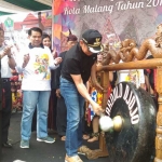 H. M. Anton Wali Kota Malang saat membuka festival kuda lumping.