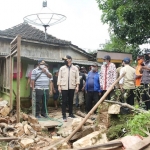 Bupati Lindra meninjau langsung dampak banjir di Desa Temayang dan Margomulyo, Kecamatan Kerek.
