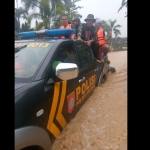 Banjir bandang yang menghanyutkan harta benda dan puluhan korban jiwa. Foto: IST