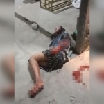 Tangkapan layar video amatir dari sosmed saat korban dievakuasi ke teras rumah warga terdekat sebelum dilarikan menuju RSUD. Foto: Ist.