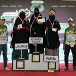Atlet Panahan dari Kota Batu yang memperkuat Kontingen Jawa Timur dalam even berskala nasional, Pordasi HBA Championship 2022, saat menaiki podium. 