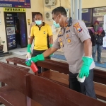 Kapolres Pamekasan bersama anggota Kodim 0826 dan Dishud melakukan sterilisasi di beberapa pusat keramaian.