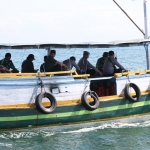 Kapolres Probolinggo Kota dan KSOP saat melakukan patroli jalur laut.