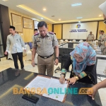 Penandatanganan MoU penuntasan sertifikasi tanah wakaf BPN Kabupaten Probolinggo. Foto: Andi Sirajudin/BANGSAONLINE 