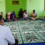 TKI ilegal asal Kecamatan Arjasa, Pulau Kangean, yang dideportasi saat diberi bimbingan di Disnarkertrans. foto: rahmatullah