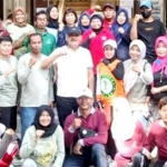 Seusai kegiatan, Kepala Dinas P3A Kota Mojokerto bersama para pilar sosial foto bersama.