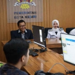 Wali Kota Kediri, Vinanda Prameswati (hijab putih) saat memimpin simulasi. (Ist)