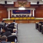 Suasana paripurna membahas R-APBD Tuban 2018.