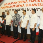Direktur SDM dan Hukum Semen Indonesia Agung Yunanto menerima siswa dari Sulawesi Utara dalam program 
