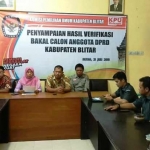 Komisioner Bidang Pengawasan dan Hukum KPU Kabupaten Blitar, Lukman Hakim mengatakan, 4 Bacaleg tidak mengembalikan berkas perbaikan berasal dari tiga parpol.