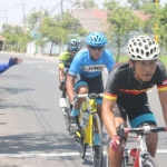 Sejumlah peserta saat beraksi dalam balap sepeda yang diselenggarakan oleh Pengurus Cabang ISSI Tuban.