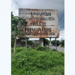 Plakat imbauan di Gunung Sampan, Situbondo.