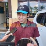 Johan, saksi mata penganiayaan yang diduga dilakukan anggota dewan saat menghadiri panggilan Polres Sampang. Foto: MUTAMMIM/BANGSAONLINE