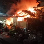 Kondisi rumah saat dilalap api