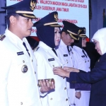 Gubernur Jawa Timur Khofifah Indar Parawansa resmi melantik pasangan Wali Kota dan Wakil Wali Kota Kediri Abdullah Abu Bakar dan Lilik Muhibah, serta pasangan Wali Kota dan Wakil Wali Kota Madiun Maidi dan Inda Raya Ayu, di Gedung Grahadi. foto: ist