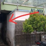 Rumah milik penyalur tenaga kerja ilegal yang digerebek polisi di Surabaya.