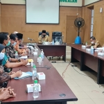 Bupati Bangkalan R. Abdul Latif Imron saat melakukan audiensi dengan SKK Migas Jabanusa, PHE MWO, Kodeco Energy di Paseban Pondopo Agung Bangkalan, Senin (22/2/2021).