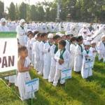 BELASUNGKAWA: Pelaksanaan shalat ghoib di Alun-alun Kabupaten Jombang. foto: rony suhartomo/BANGSAONLINE