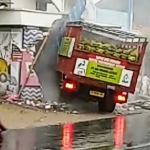 Kondisi truk elpiji dan konter yang ditabrak di jalan raya Kramat, Pamekasan.